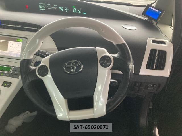 Toyota PRIUS 2013-11 8037737-16