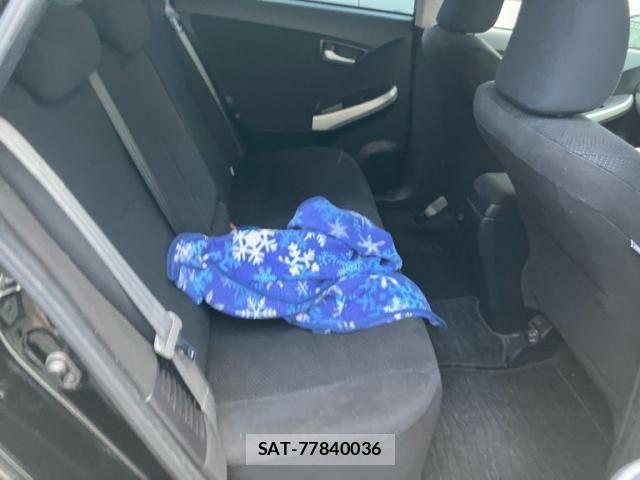 Toyota PRIUS 2013-05 8037721-12
