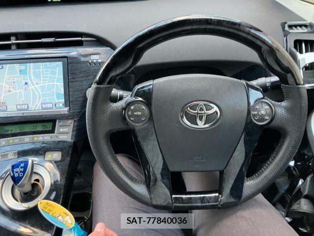 Toyota PRIUS 2013-05 8037721-15