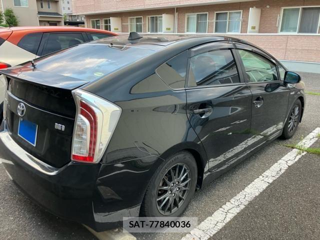 Toyota PRIUS 2013-05 8037721-4
