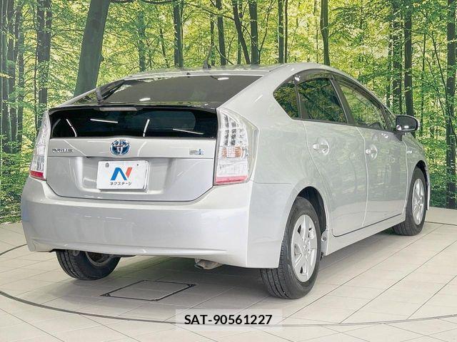 Toyota PRIUS 2009-11 8037734-16