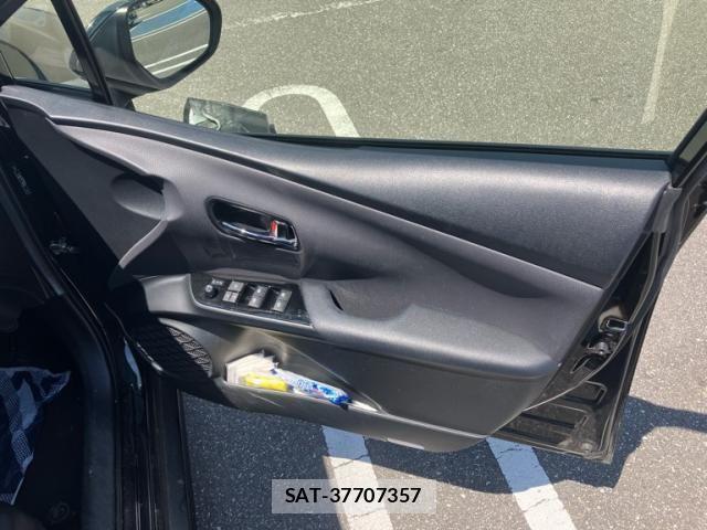 Toyota PRIUS 2018-01 8037697-10