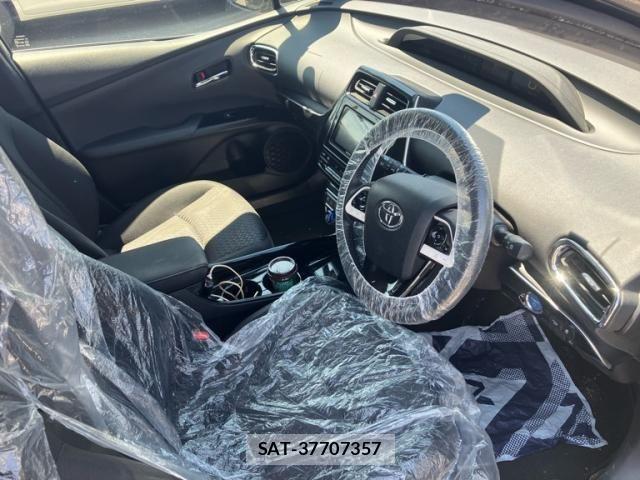 Toyota PRIUS 2018-01 8037697-11
