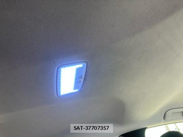 Toyota PRIUS 2018-01 8037697-13
