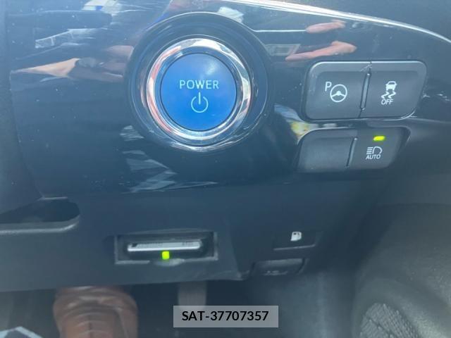 Toyota PRIUS 2018-01 8037697-15