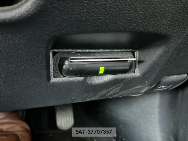 Toyota PRIUS 2018-01 8037697-16