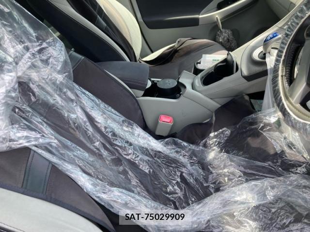 Toyota PRIUS 2011-06 8037756-11
