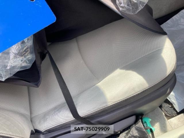 Toyota PRIUS 2011-06 8037756-12