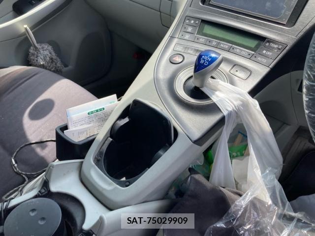 Toyota PRIUS 2011-06 8037756-18
