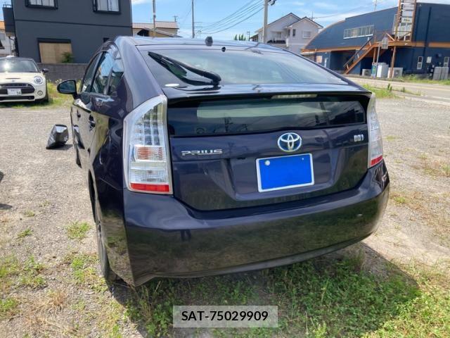Toyota PRIUS 2011-06 8037756-1