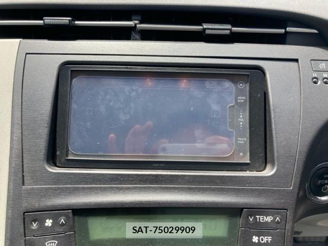 Toyota PRIUS 2011-06 8037756-20