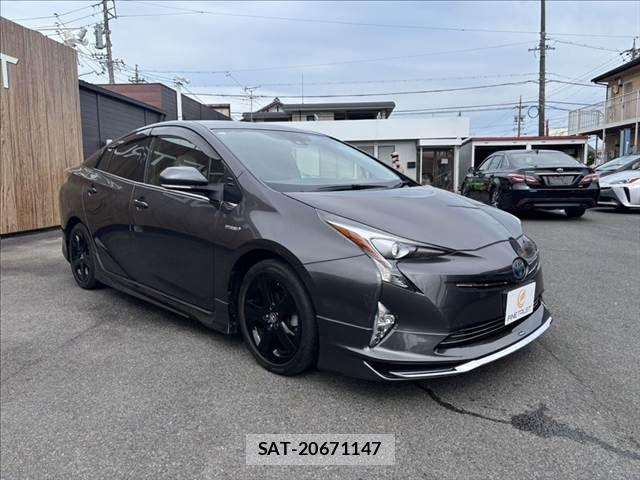 Toyota PRIUS 2018-07 8037673-15
