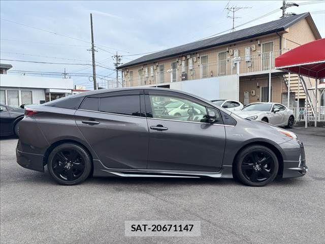 Toyota PRIUS 2018-07 8037673-16