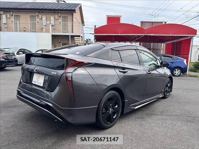 Toyota PRIUS 2018-07 8037673-17