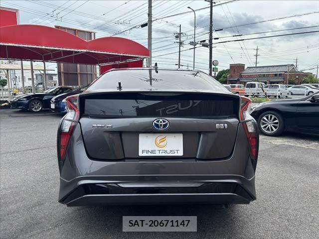Toyota PRIUS 2018-07 8037673-18