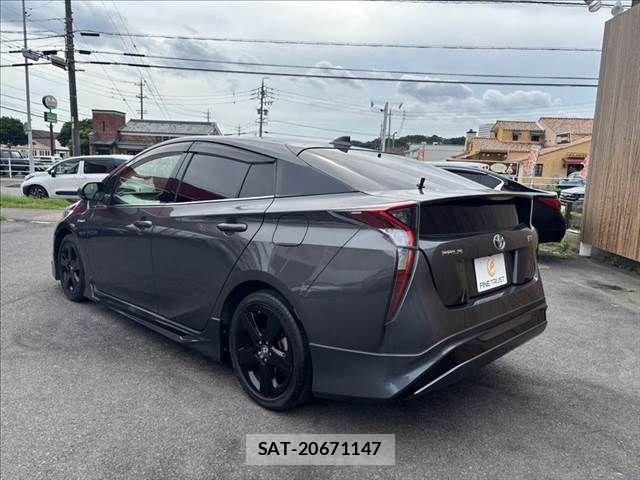 Toyota PRIUS 2018-07 8037673-19