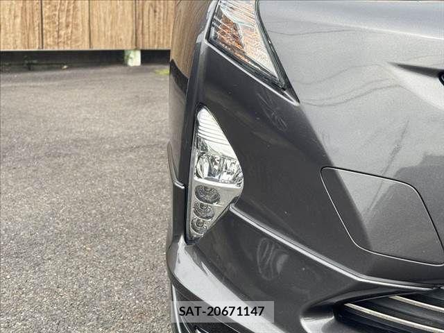 Toyota PRIUS 2018-07 8037673-24