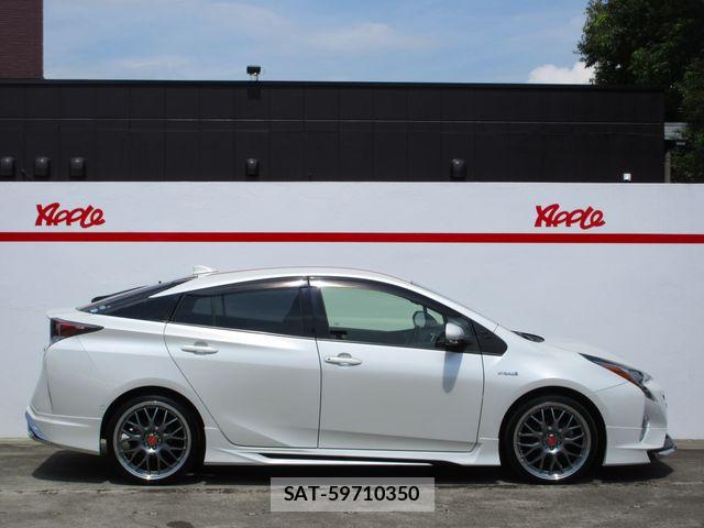 Toyota PRIUS 2017-06 8037692-11
