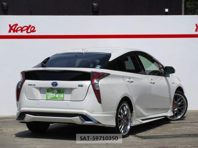 Toyota PRIUS 2017-06 8037692-2