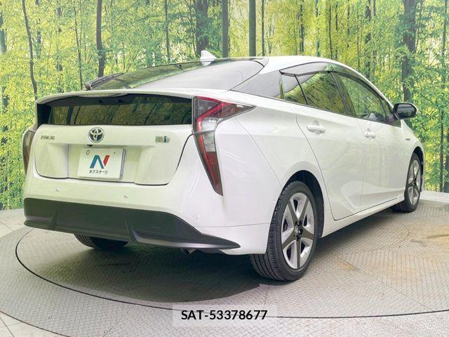 Toyota PRIUS 2017-03 8037666-16