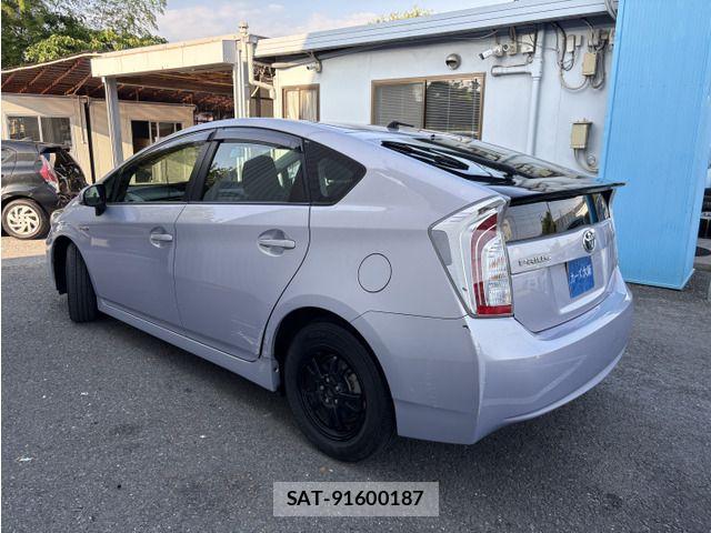 Toyota PRIUS 2012-10 8037709-2