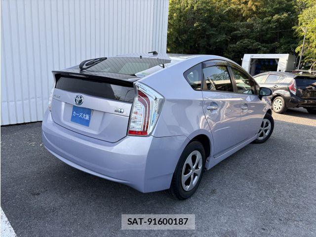 Toyota PRIUS 2012-10 8037709-3