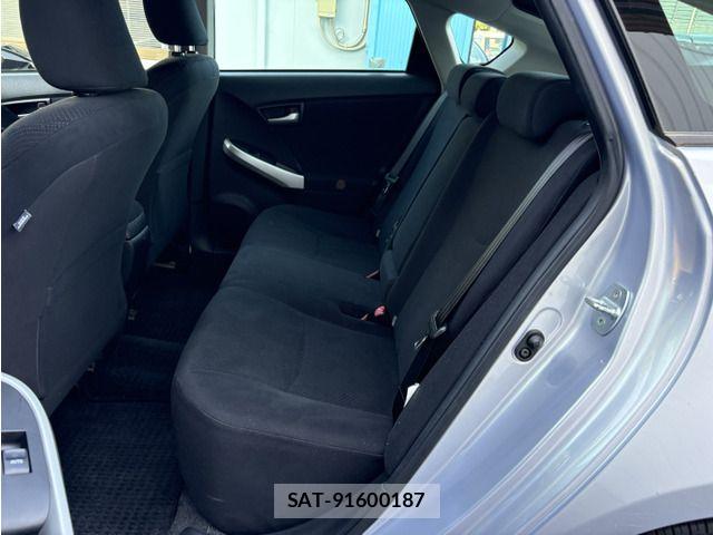 Toyota PRIUS 2012-10 8037709-4