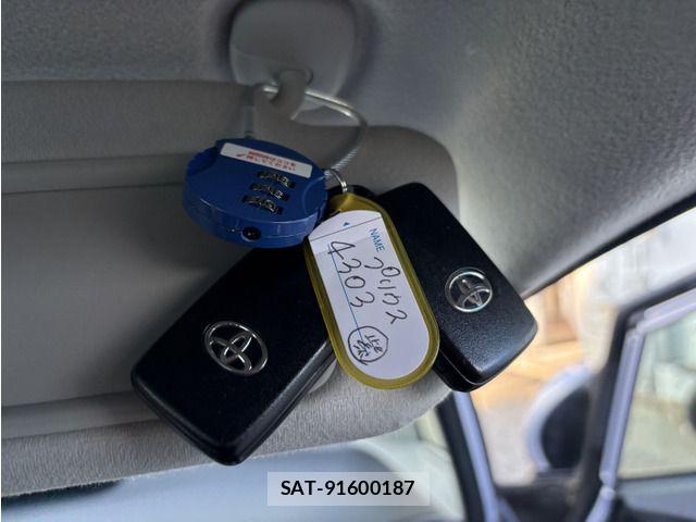 Toyota PRIUS 2012-10 8037709-7