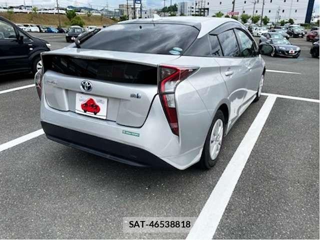 Toyota PRIUS 2017-07 8037696-2