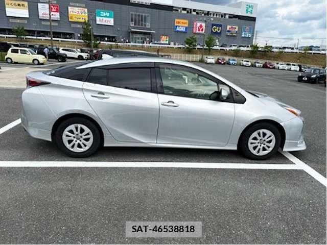 Toyota PRIUS 2017-07 8037696-6