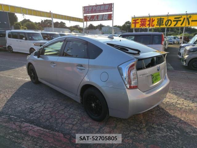 Toyota PRIUS 2015-08 8037694-10