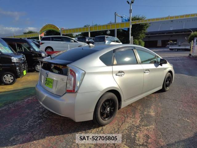 Toyota PRIUS 2015-08 8037694-11