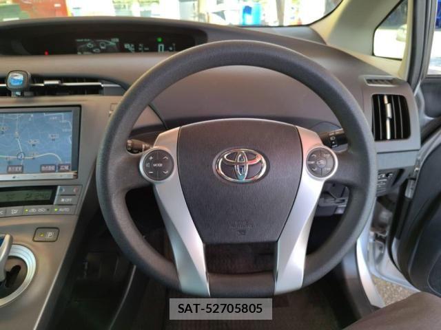 Toyota PRIUS 2015-08 8037694-13