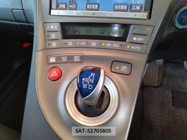 Toyota PRIUS 2015-08 8037694-14
