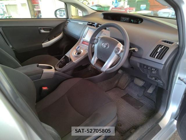Toyota PRIUS 2015-08 8037694-20