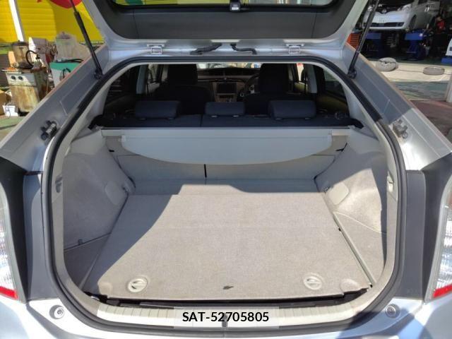 Toyota PRIUS 2015-08 8037694-23
