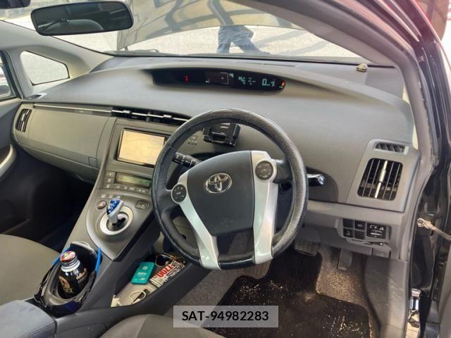 Toyota PRIUS 2011-10 8037758-14