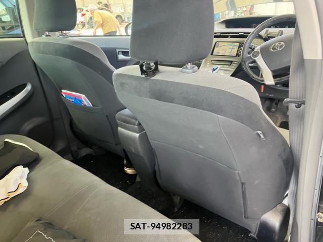 Toyota PRIUS 2011-10 8037758-16