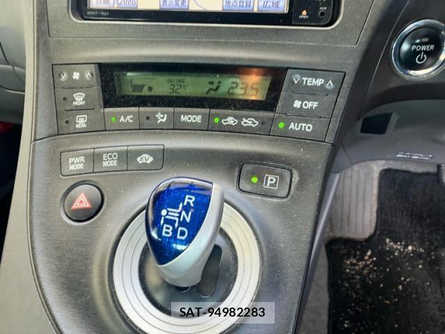 Toyota PRIUS 2011-10 8037758-23