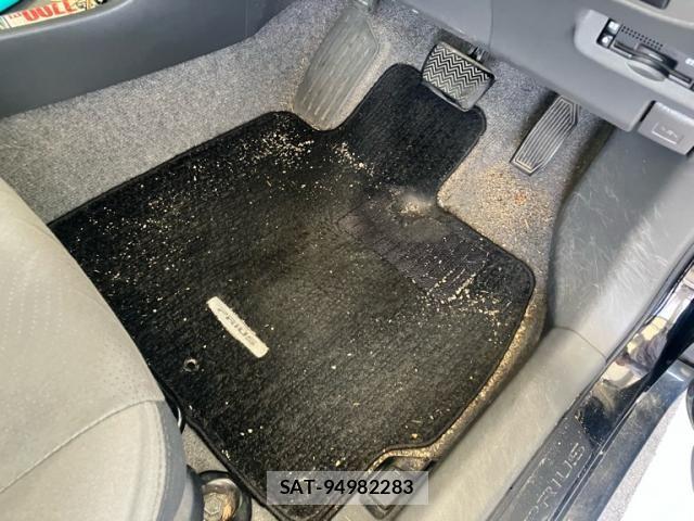 Toyota PRIUS 2011-10 8037758-27