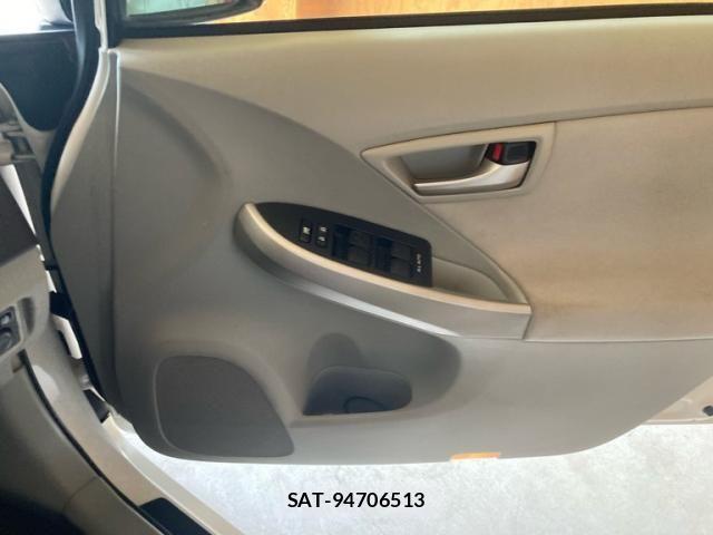 Toyota PRIUS 2013-03 8037741-18