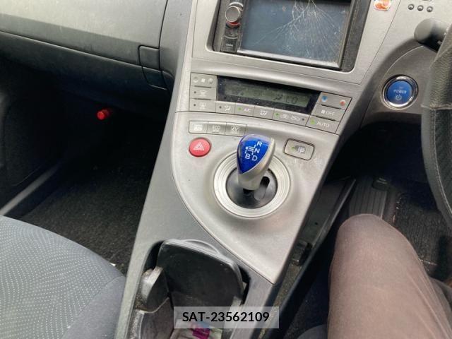 Toyota PRIUS 2012-09 8037739-15