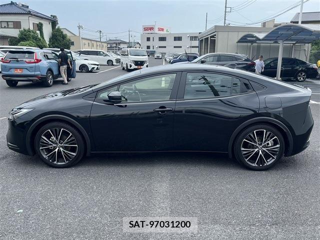 Toyota PRIUS 2025-04 8037642-10