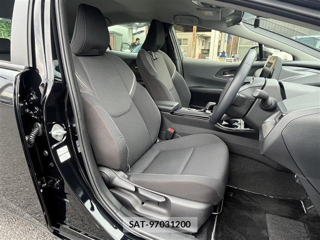 Toyota PRIUS 2025-04 8037642-14