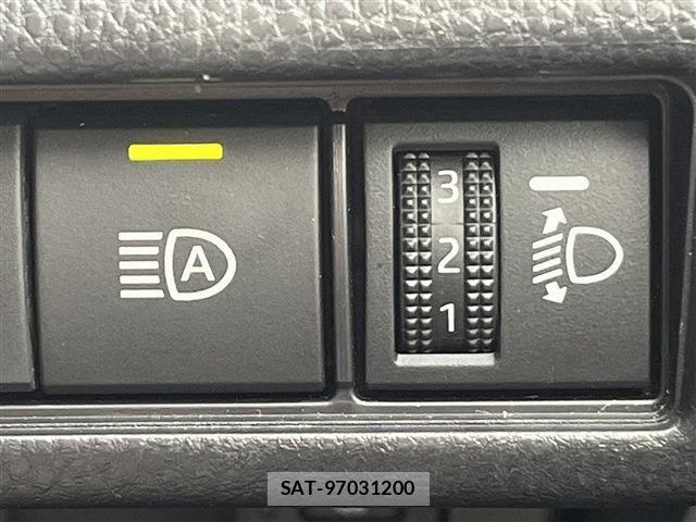 Toyota PRIUS 2025-04 8037642-5