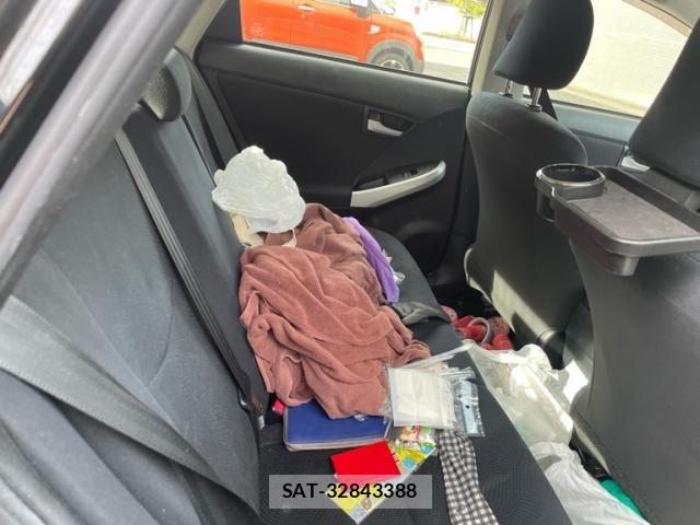 Toyota PRIUS 2014-04 8037752-11