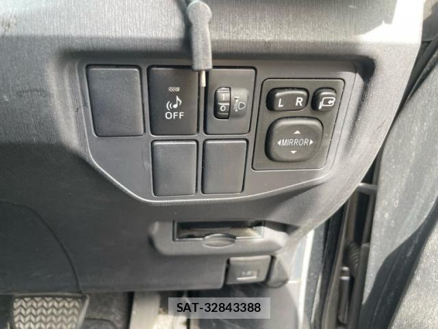 Toyota PRIUS 2014-04 8037752-12