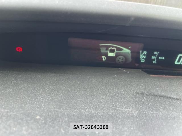 Toyota PRIUS 2014-04 8037752-13