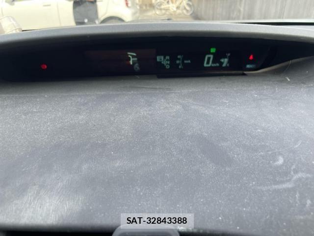 Toyota PRIUS 2014-04 8037752-17