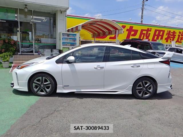 Toyota PRIUS 2021-08 8037658-10